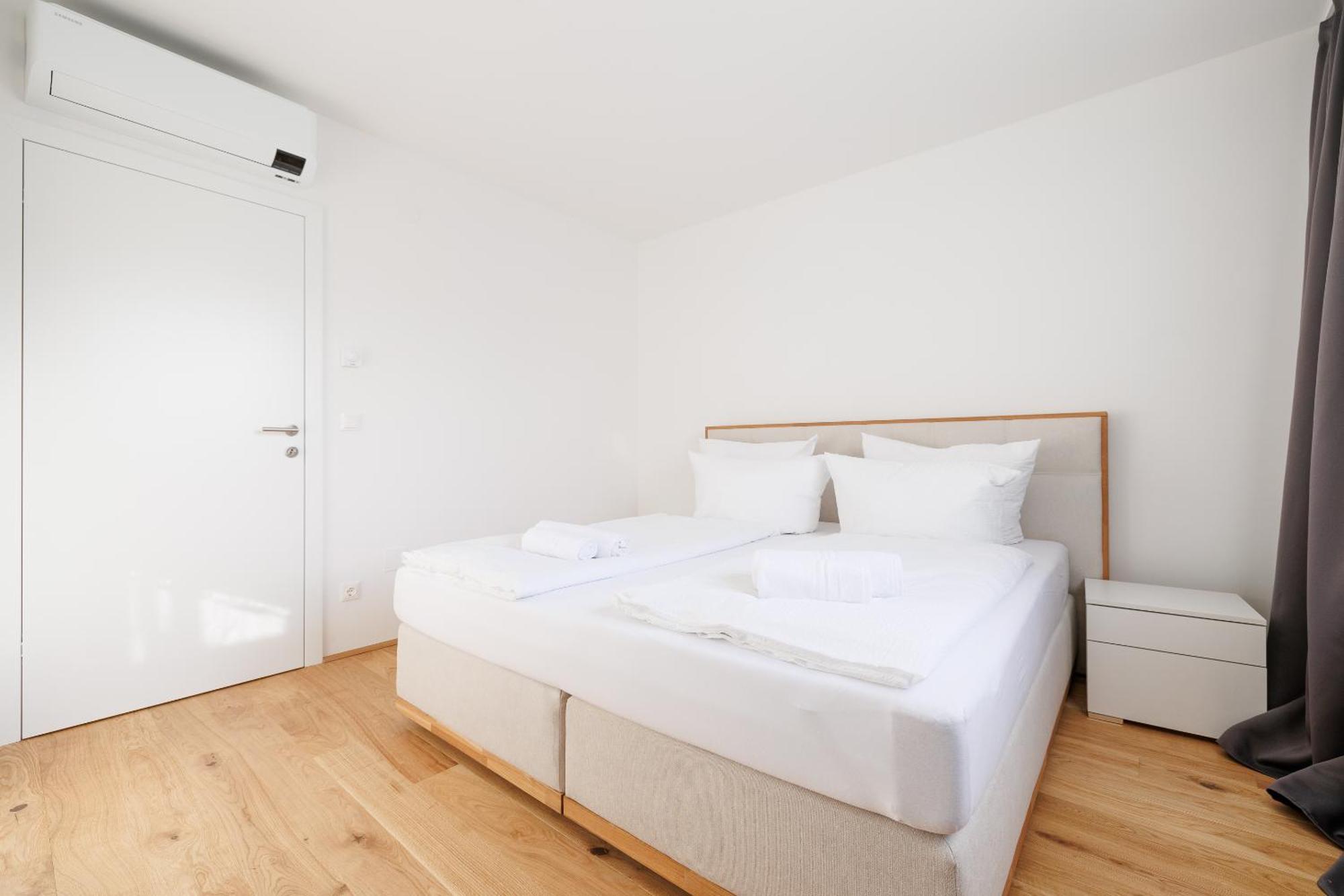 Symphony Apartments 42 - Modern Loft With Terrace And Grill In Central Location Viena Exterior foto
