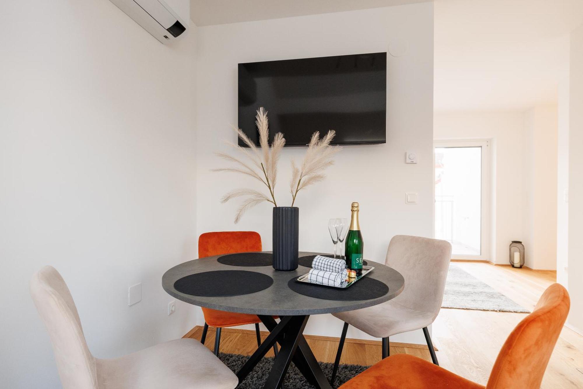 Symphony Apartments 42 - Modern Loft With Terrace And Grill In Central Location Viena Exterior foto